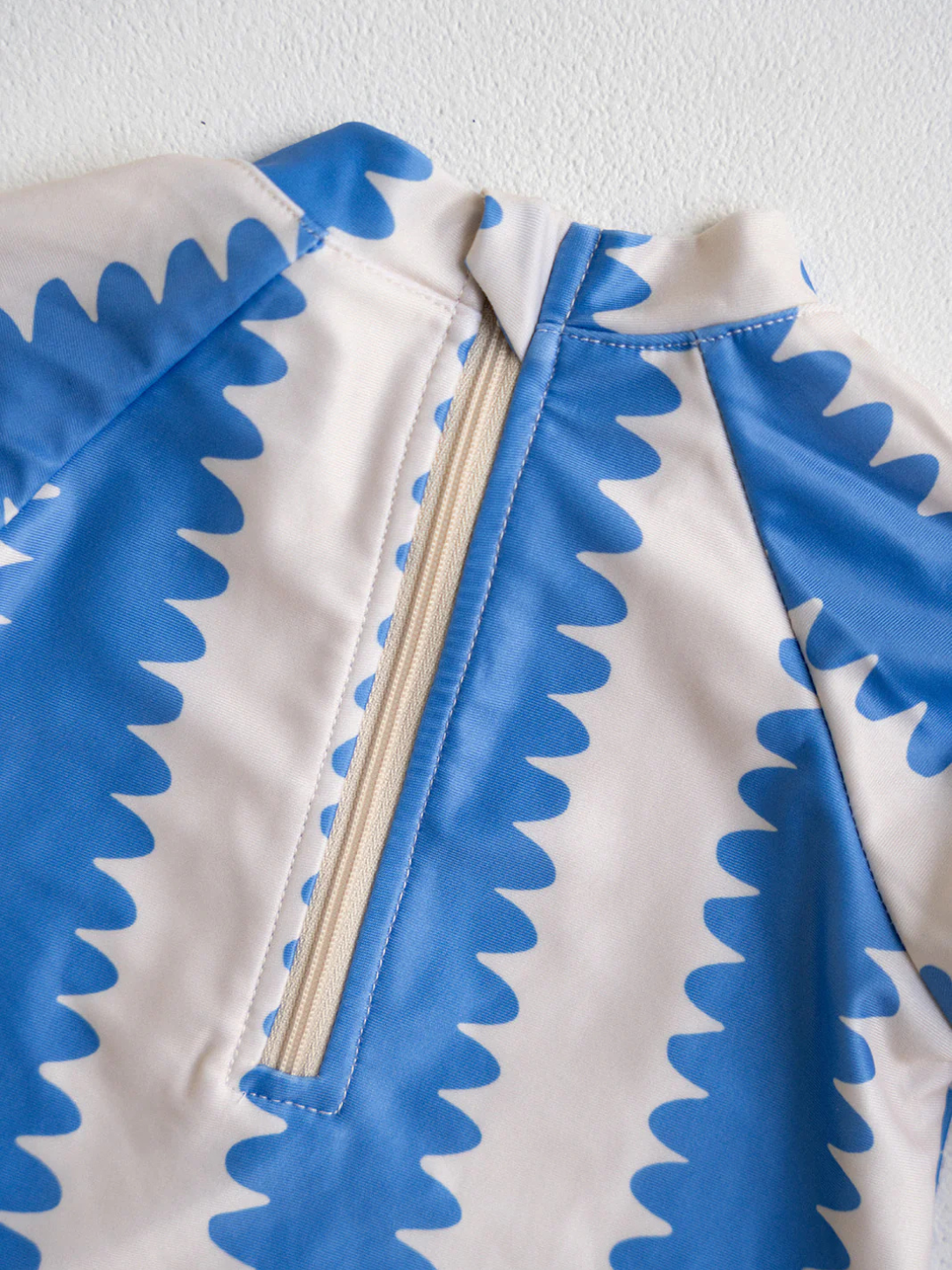 Blueberry | Zoom in on the back zipper