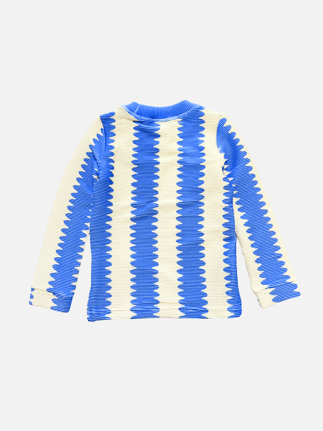 The KIDS RASHIE TOP, made from ribbed recycled fabric with alternating blue and white wavy stripes and UPF 50+ UV protection, is displayed flat on a white background.