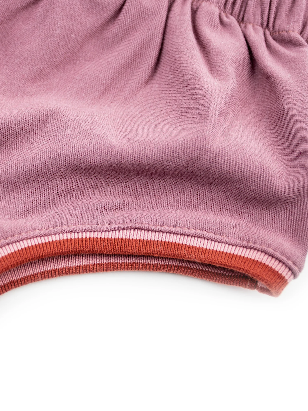 Lilac | Detail of red trim of leg hole of lilac kids' bloomers