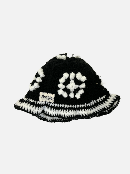 Image of HAND-CROCHETED BUCKET HAT - 2-4Y in Black & White Square