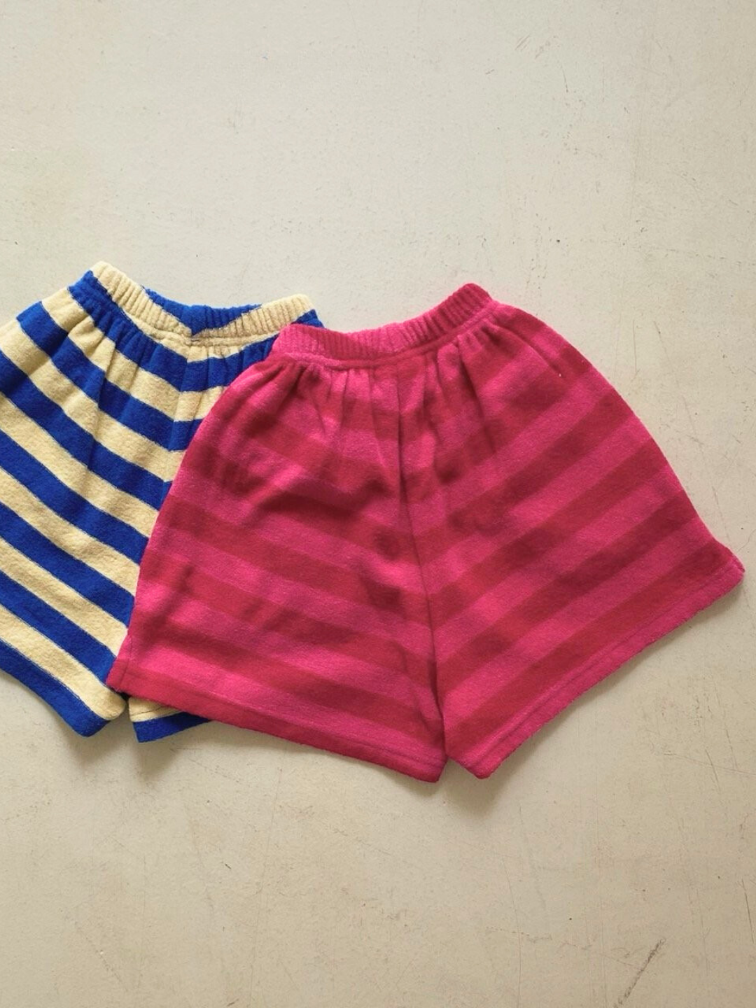 Pink/Red | Back view of the kid's Riviera shorts in Pink/Red stripe