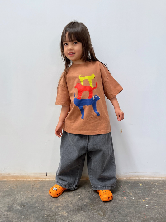 Second image of Grey | The PEPPER JEAN in Grey features wide legs, a cropped fit, an elastic waistband, and side pockets, displayed on a plain white background.