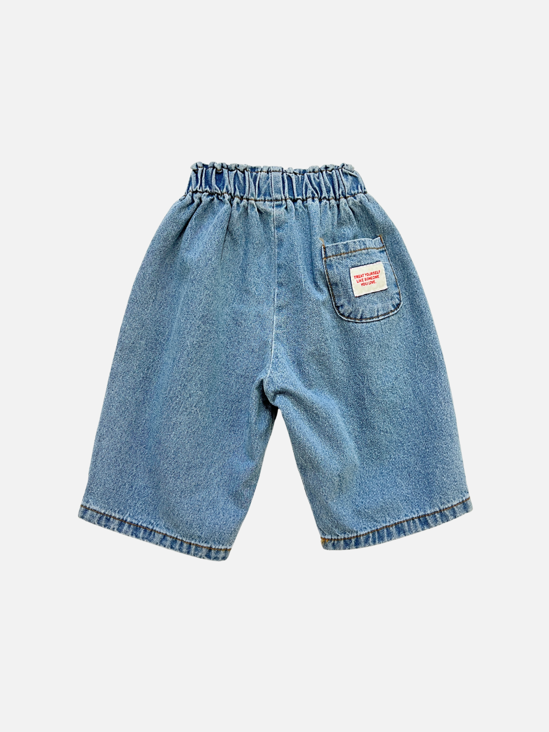 BABY JEANS: Blue cotton denim shorts with an elastic waist and single back pocket, finished with a small red and white label. Displayed on a white background—ideal for trendy Korean baby jeans style.