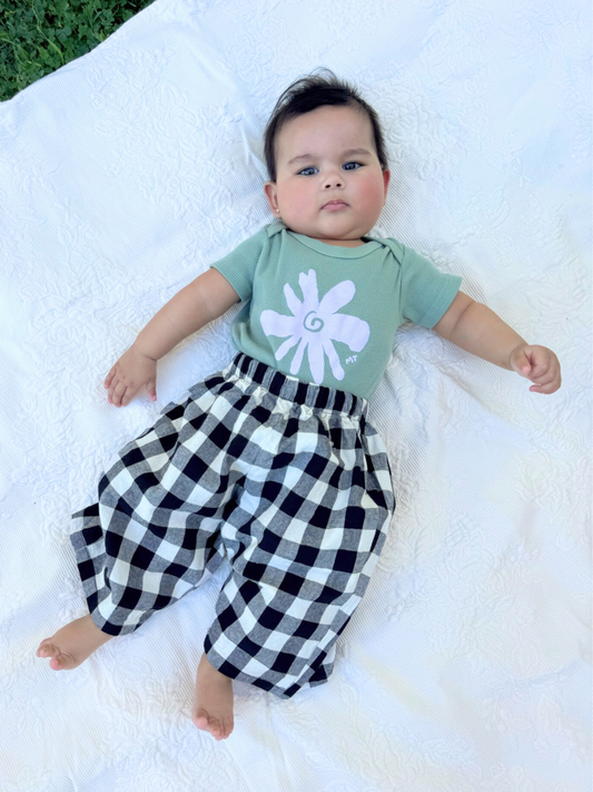 Second image of BIG GINGHAM BABY PANTS, featuring a black and white checkered design with an elastic waistband, are essential merchandise displayed on a plain white background.