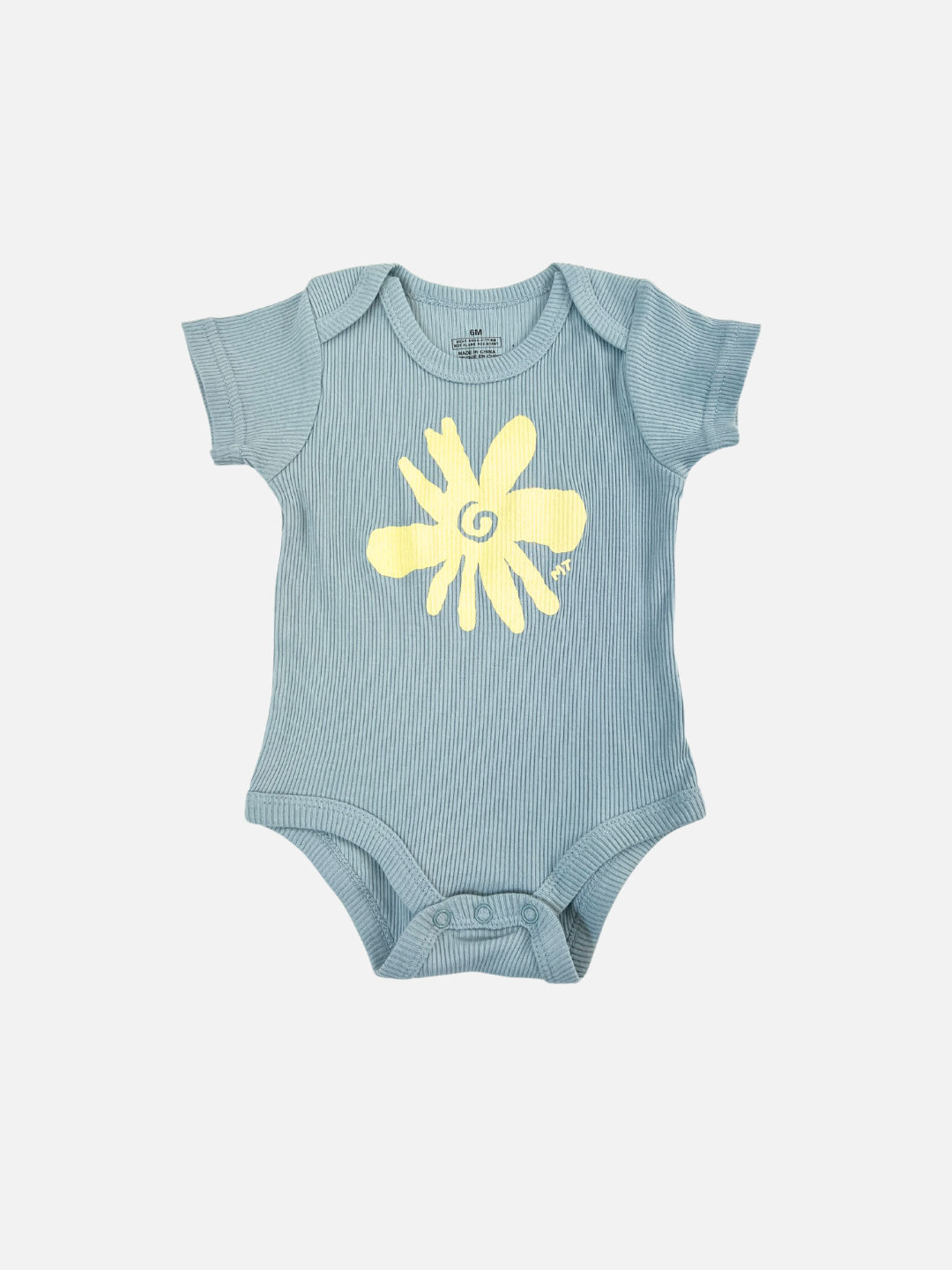 Blue | The RIBBED COTTON ONESIE is a charming blue baby bodysuit with short sleeves and a cheerful yellow floral design on the front. Made from soft ribbed cotton, it's perfect for your little one's comfort, ideal for those early Milk Teeth days.