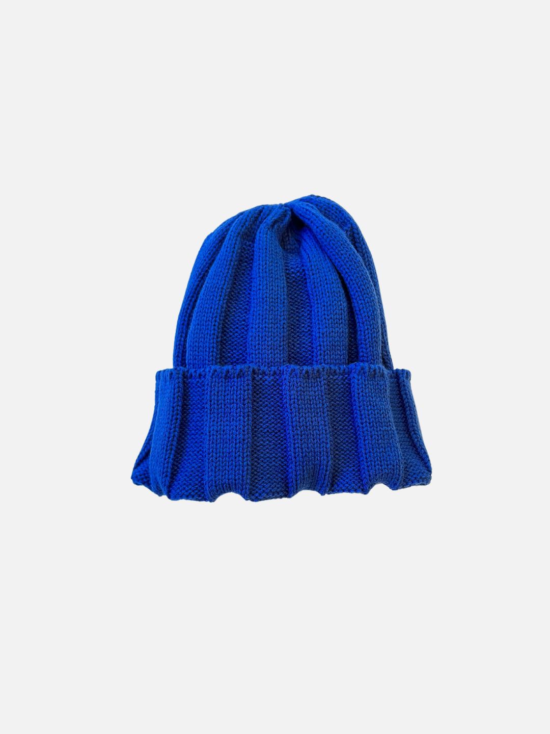 A kids' kniited beanie in electric blue