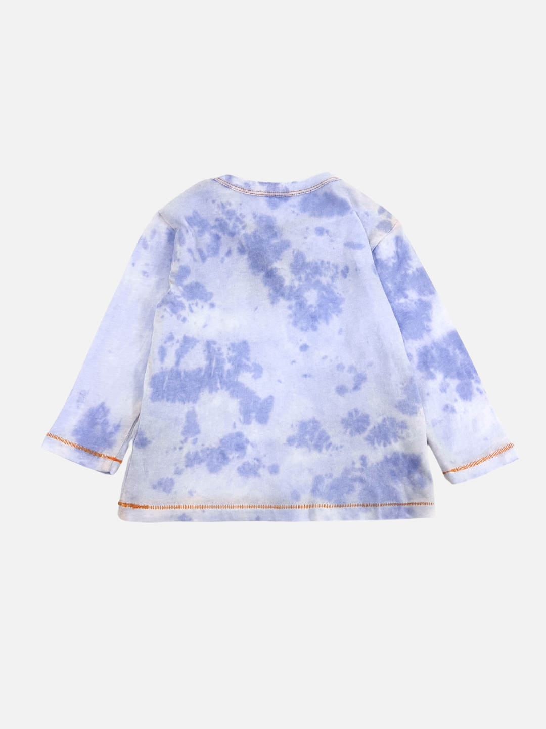 Introducing the KOKO MOMO LONGSLEEVE, a stunning long-sleeve shirt showcasing a captivating blue and white tie-dye pattern accentuated by vibrant orange stitching. It’s presented against a plain background for clear imagery, and comes with its own size chart to ensure the perfect fit.