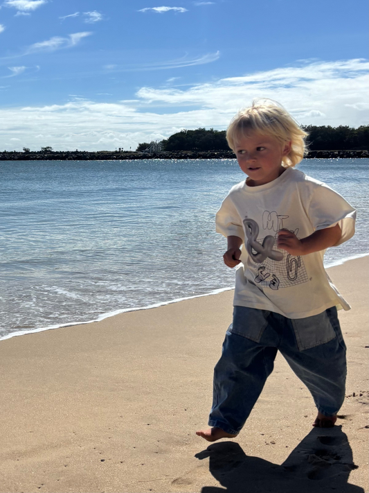 Second image of A pair of kids' jeans in mid denim with pale denim pockets