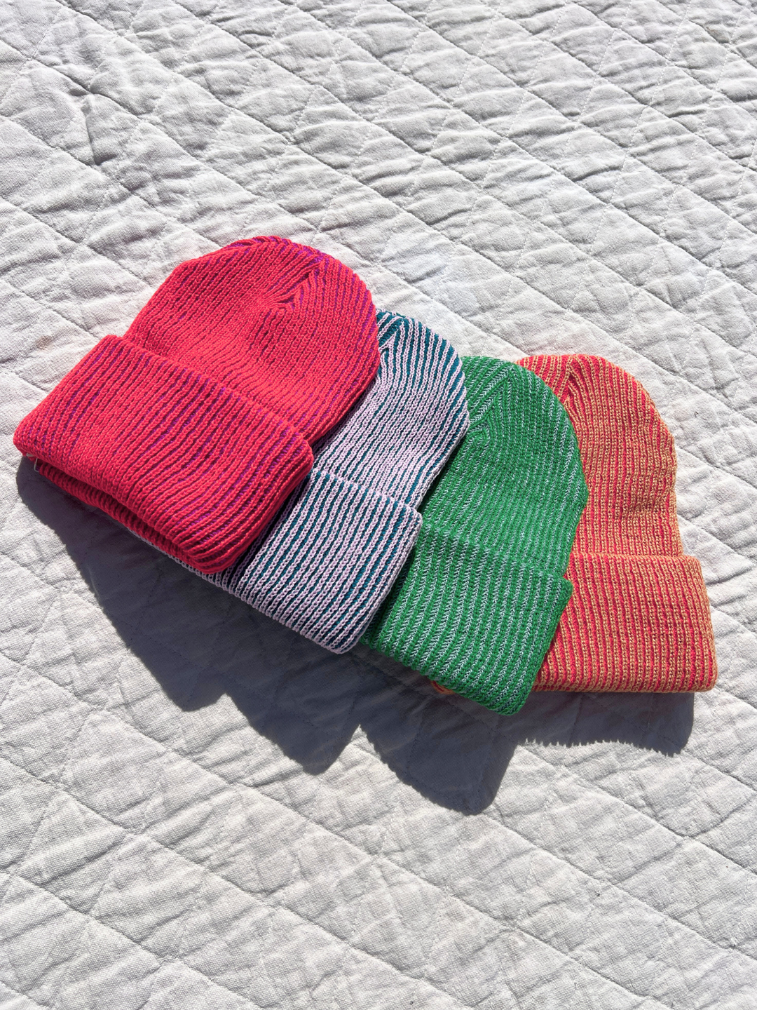 TWO-TONE RIB KNIT BEANIE